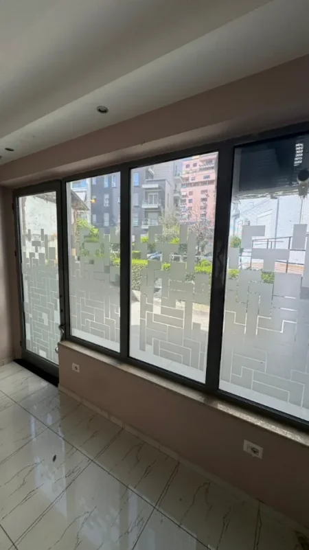 Tirane, jepet me qera ambjent biznesi Kati 0, 80 m² 1.200 € (Rruga e Dibres Afer Qendres)