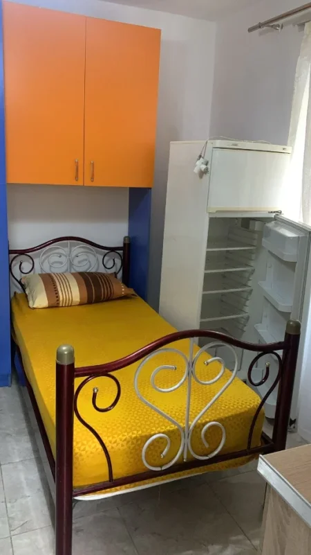 Tirane, jepet me qera garsonier 1+1 Kati 0, 20.000 leke (Rruga pandi dardha)