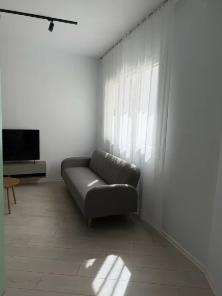 Tirane, jepet me qera apartament 1+1 Kati 3, 65 m² 500 € (River Residence,Astir)