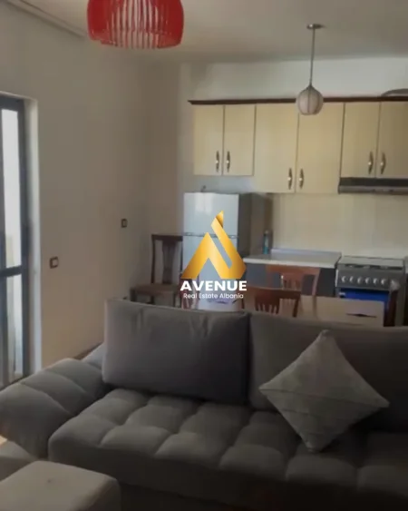 Tirane, jepet me qera apartament 2+1 Kati 8, 700 € (Te ish UET)