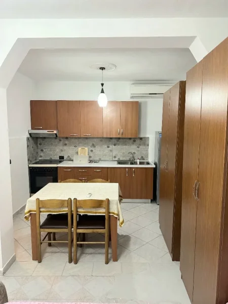 Tirane, jepet me qera apartament 1+1 Kati 1, 35 m² 400 € (Kristal Center)