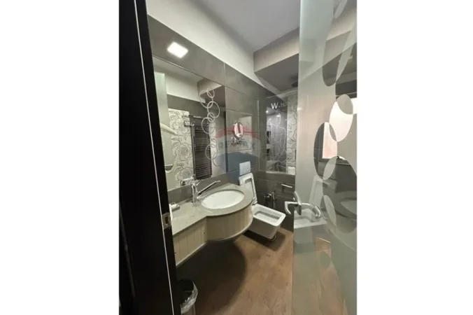 Tirane, shitet , 657 m² 2.800.000 € (Rruga Abdi Toptani, Tiranë)