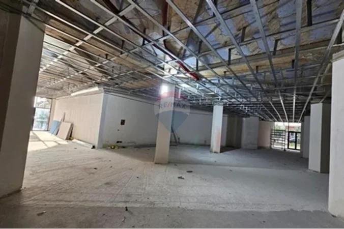 Vlore, shitet dyqan , 555 m² 3.400.000 € 