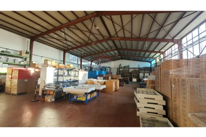 Shqiperi, shitet magazine , 3.000 m² 2.300.000 € 