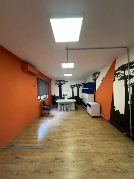 Tirane, jepet me qera zyre Kati 2, 310 m² 2.500 € (BLLOK)