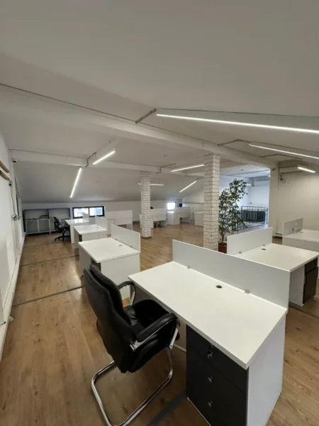 Tirane, jepet me qera zyre Kati 2, 310 m² 2.500 € (BLLOK)