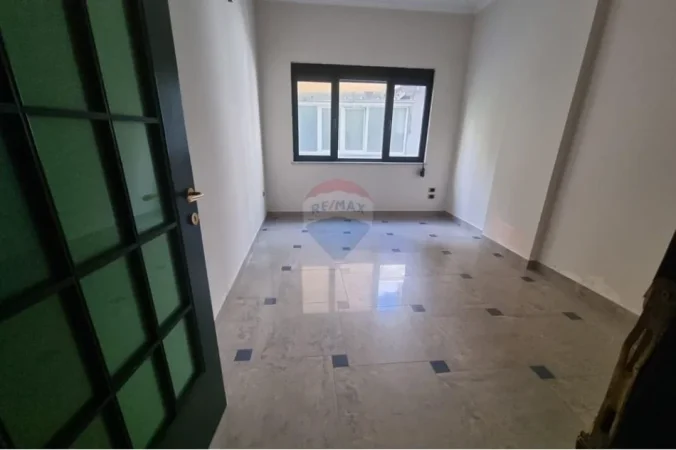 Tirane, shitet dyqan , 258 m² 1.500.001 € (Rr.Sami Frasheri)