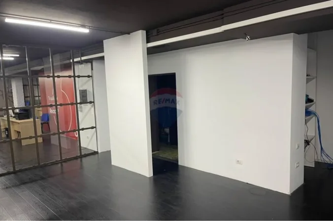 Tirane, shitet dyqan , 340 m² 1.150.003 € 