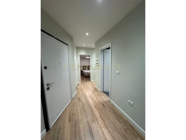 Tirane, jepet me qera apartament 1+1+Ballkon Kati 5, 74 m² 500 € (astir teodor keko unaza e re)