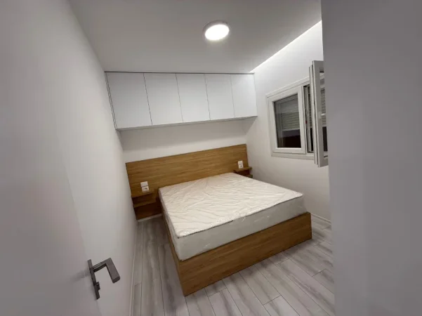 Tirane, jap me qera apartament 1+1 Kati 8, 42 m² (Rruga tish daija)