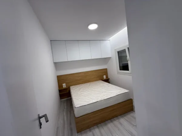 Tirane, jap me qera apartament 1+1 Kati 8, 42 m² (Rruga tish daija)