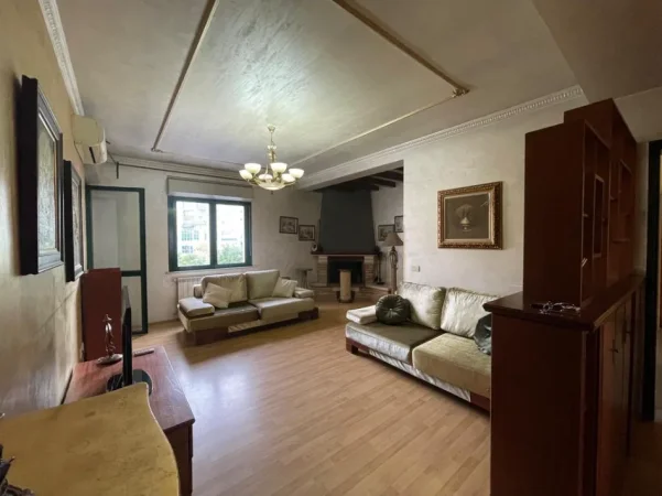 Tirane, jepet me qera apartament 3+1+Ballkon Kati 3, 150 m² 1.200 € (zogu zi)