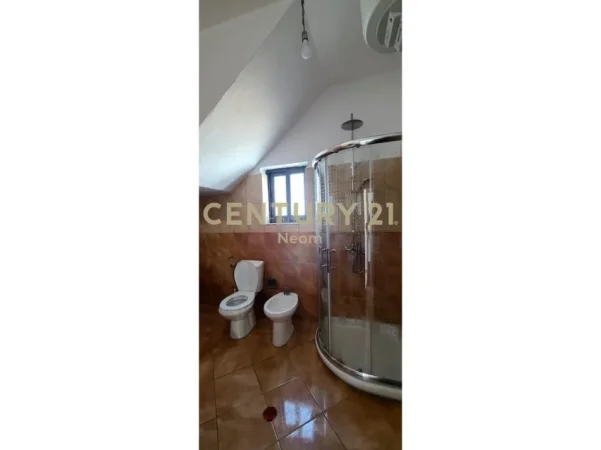 Tirane, jepet me qera shtepi 2+1 Kati 2, 227 m² 650 € (jordan misja)