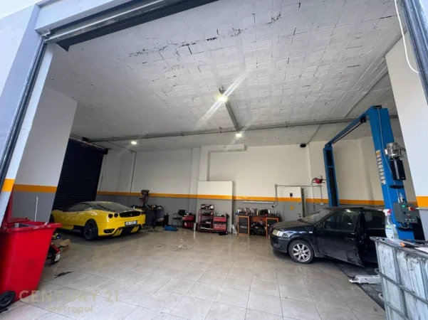 Tirane, jepet me qera magazine Kati 0, 189 m² 1.900 € (siri kodra)