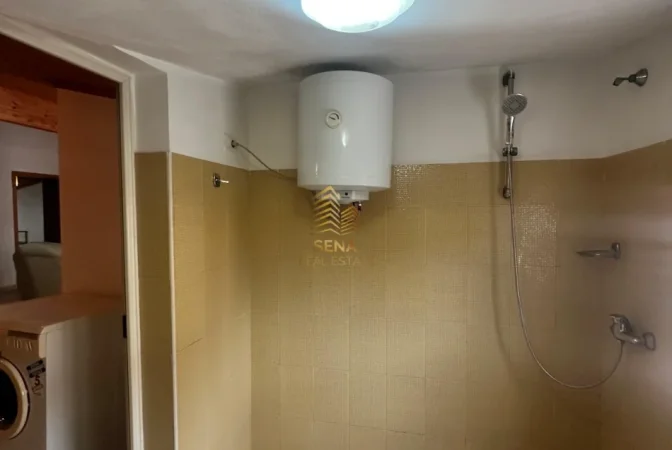 Tirane, jepet me qera apartament 1+1 Kati 3, 85 m² 350 € (Kinostudio)