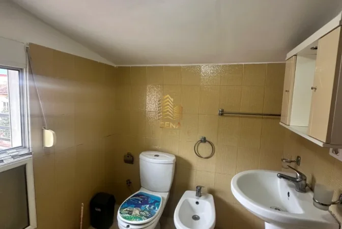 Tirane, jepet me qera apartament 1+1 Kati 3, 85 m² 350 € (Kinostudio)