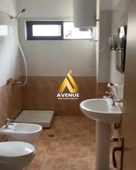 Tirane, jepet me qera apartament 2+1+Ballkon Kati 8, 90 m² 700 € (Vasil Shanto)