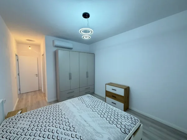 Tirane, jepet me qera apartament 2+1 Kati 7, 95 m² 450 € (Univers City)