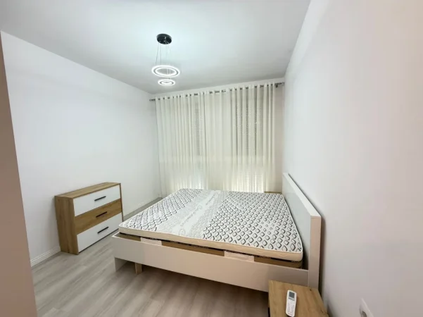 Tirane, jepet me qera apartament 2+1 Kati 7, 95 m² 450 € (Univers City)