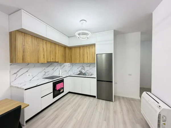 Tirane, jepet me qera apartament 2+1 Kati 7, 95 m² 450 € (Univers City)