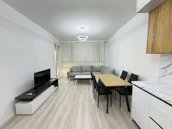 Tirane, jepet me qera apartament 2+1 Kati 7, 95 m² 450 € (Univers City)