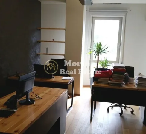 Tirane, jepet me qera ambjent biznesi Kati 4, 132 m² 2.000 € (Blloku)