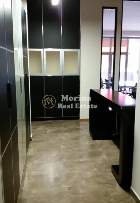 Tirane, jepet me qera ambjent biznesi Kati 4, 132 m² 2.000 € (Blloku)