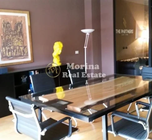 Tirane, jepet me qera ambjent biznesi Kati 4, 132 m² 2.000 € (Blloku)