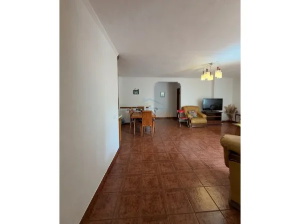 Tirane, shitet apartament 2+1 Kati 2, 100 m² 235.000 € (Zogu Zi)