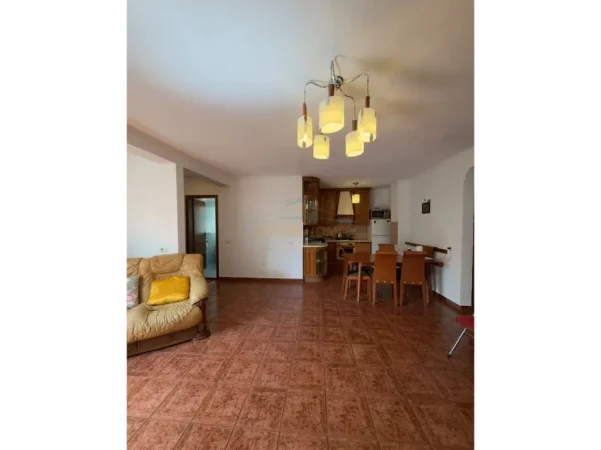 Tirane, shitet apartament 2+1 Kati 2, 100 m² 235.000 € (Zogu Zi)