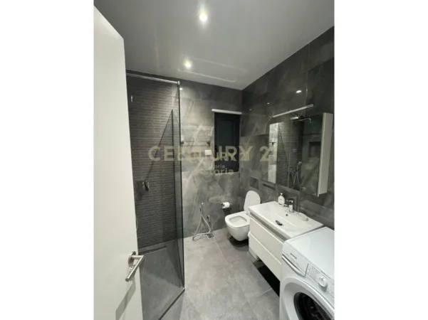 Tirane, jepet me qera apartament 1+1 Kati 5, 74 m² 500 € 