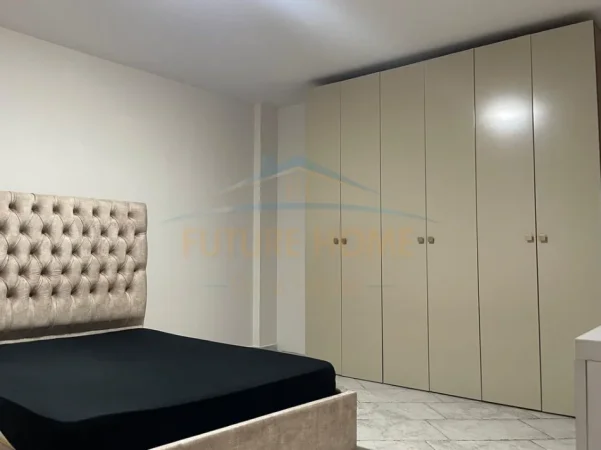 Tirane, jepet me qera apartament 2+1 Kati 1, 140 m² 650 € (Shkolla e Kuqe)
