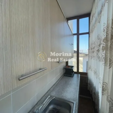 Tirane, jepet me qera apartament 1+1 Kati 3, 60 m² 300 € (Jordan Misja)
