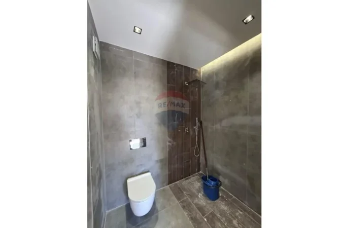 Tirane, shitet apartament 3+1 , 132 m² 200.000 € 