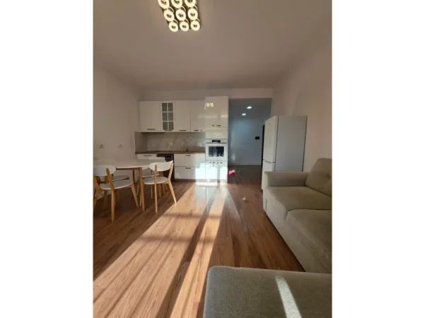 Tirane, jepet me qera apartament 1+1 Kati 3, 59 m² 550 € (siri kodra)