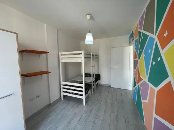 Tirane, jepet me qera apartament 3+1 Kati 10, 700 € 