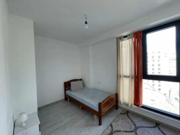 Tirane, jepet me qera apartament 3+1 Kati 10, 700 € 