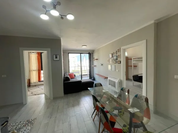 Tirane, jepet me qera apartament 3+1 Kati 10, 700 € 