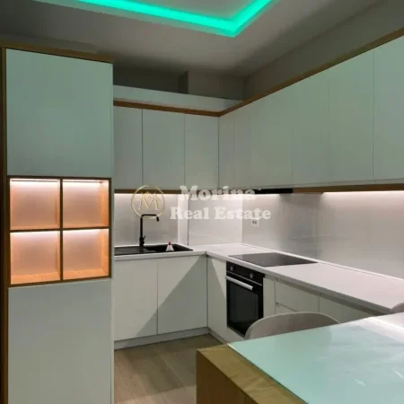 Tirane, jepet me qera apartament 2+1 Kati 3, 98 m² 750 € (Casa Italia)