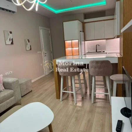 Tirane, jepet me qera apartament 2+1 Kati 3, 98 m² 750 € (Casa Italia)