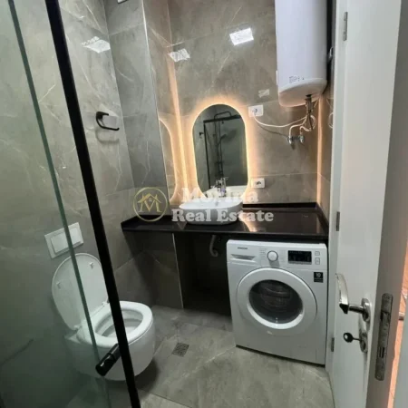 Tirane, jepet me qera apartament 2+1 Kati 3, 98 m² 750 € (Casa Italia)