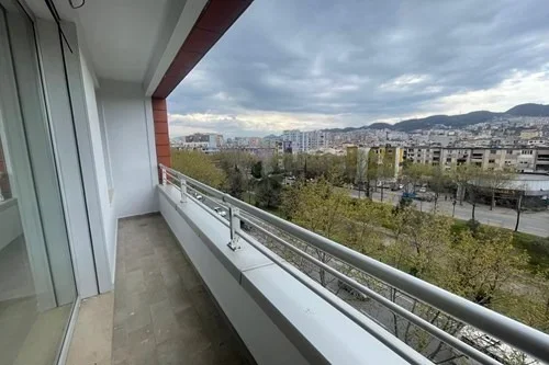 Tirane, jepet me qera zyre Kati 2, 180 m² 2.500 € (Delijorgji)