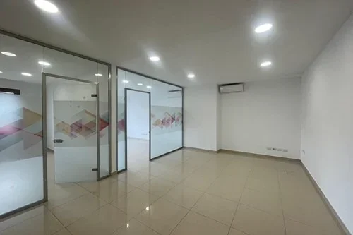 Tirane, jepet me qera zyre Kati 2, 180 m² 2.500 € (Delijorgji)