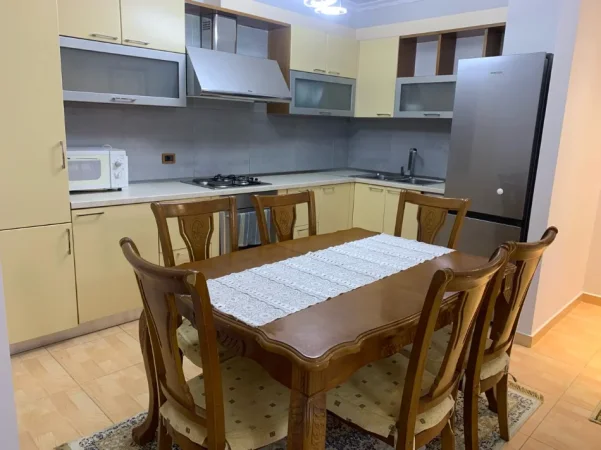 APARTAMENT  2+1+ 2  TE 21 DHJETORI   800 €