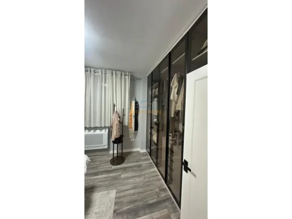 Tirane, shitet apartament 2+1 Kati 8, 97 m² 350.000 € (RRUGA E ELBASANIT)