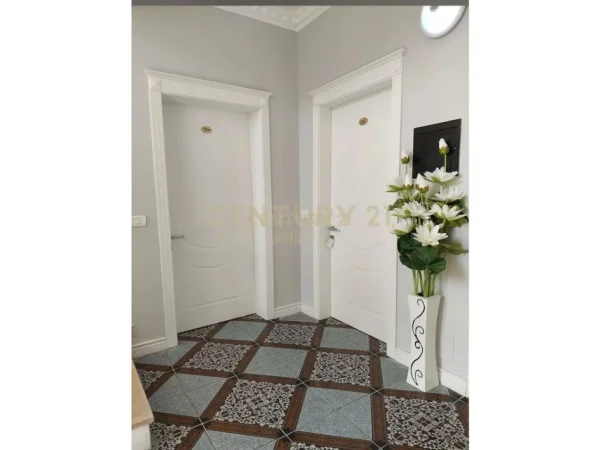 Durres, jepet me qera hotel Kati 4, 700 m² 3.800 € 