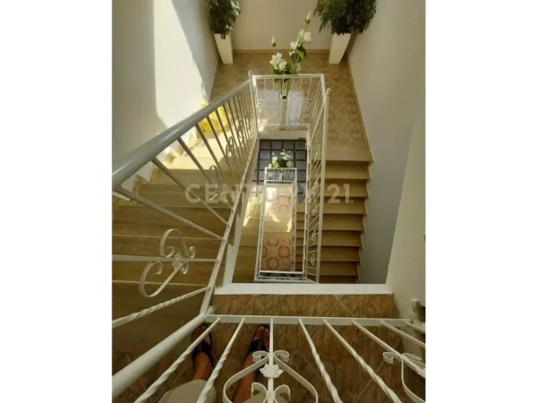 Durres, jepet me qera hotel Kati 4, 700 m² 3.800 € 