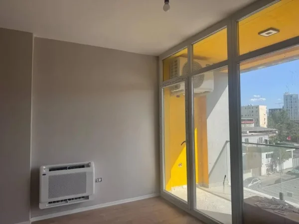 Tirane, jepet me qera apartament 2+1 Kati 2, 125 m² 500 € (bulevardi i ri)