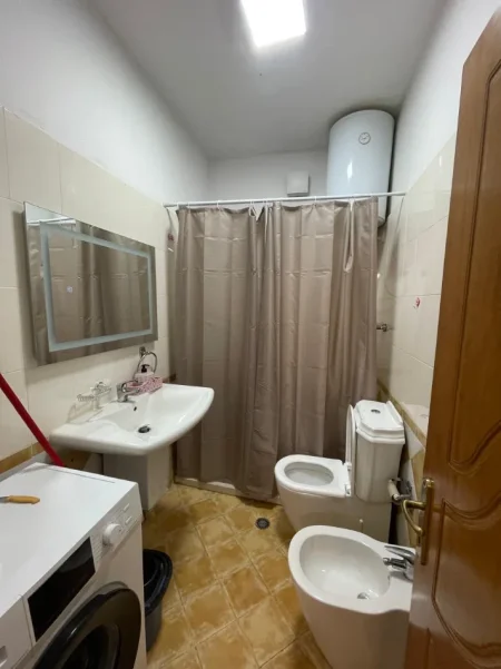 🏠 Me Qera: Apt. 2+1 (📍Materniteti I Ri / Pastiçeri Tito)🔥 Super vendndodhje || Hera e parë me qera ✨️ 60,000 Lekë/ Muaj 💶