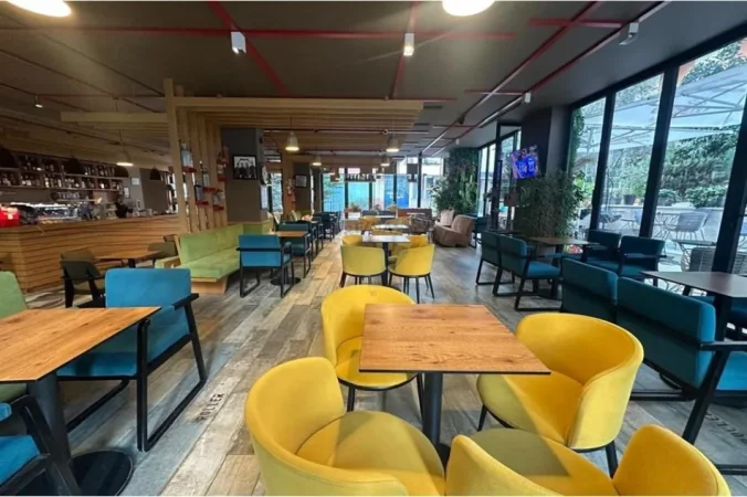 Tirane, shitet bar-kafe , 123 m² 250.000 € 
